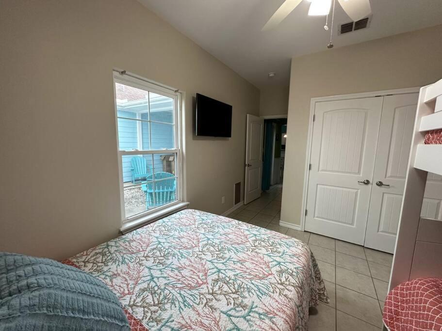 Barefoot Bungalow - Pet Friendly- 2 Bdrm Townhome Corpus Christi Exterior photo