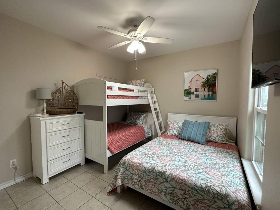 Barefoot Bungalow - Pet Friendly- 2 Bdrm Townhome Corpus Christi Exterior photo